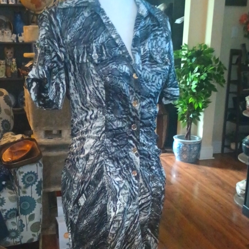 A New Stylish Black and White Button-Up Dress, Unbranded Size S